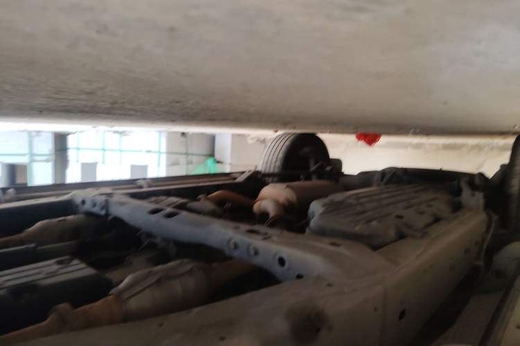 Used Toyota Land Cruiser 2015 4.0L V6 Middle East Low-Trim Version Chassis Front Right