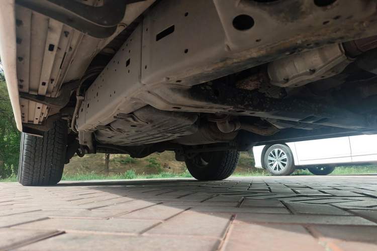 Used Toyota Land Cruiser 2015 4.0L V6 Middle East Low-Trim Version Chassis Front Right