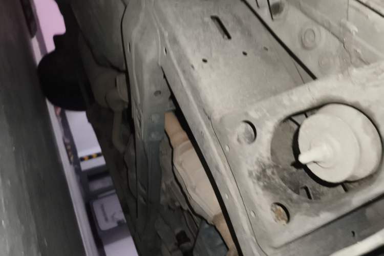 Used Toyota Land Cruiser 2015 4.0L V6 Middle East Low-Trim Version Chassis Front Right