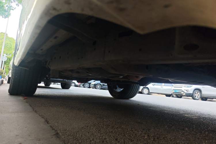 Used Toyota Land Cruiser 2015 4.0L V6 Middle East Low-Trim Version Chassis Front Right