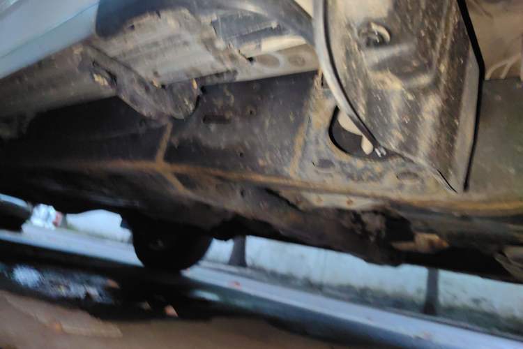 Used Toyota Land Cruiser 2015 4.0L V6 Middle East Low-Trim Version Chassis Front Right