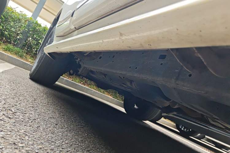 Used Toyota Land Cruiser 2015 4.0L V6 Middle East Low-Trim Version Chassis Front Right