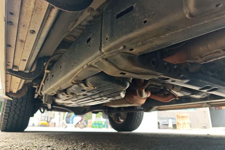 Used Toyota Land Cruiser 2015 4.0L V6 Middle East Low-Trim Version Chassis Front Right