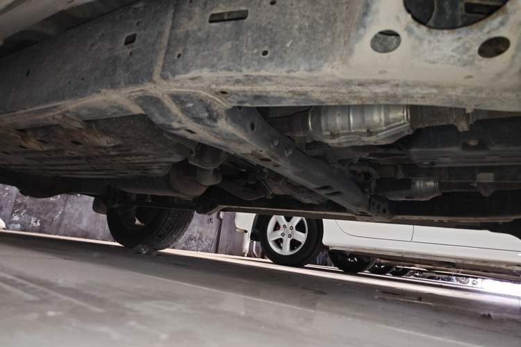 Used Toyota Land Cruiser 2015 4.0L V6 Middle East Low-Trim Version Chassis Front Right