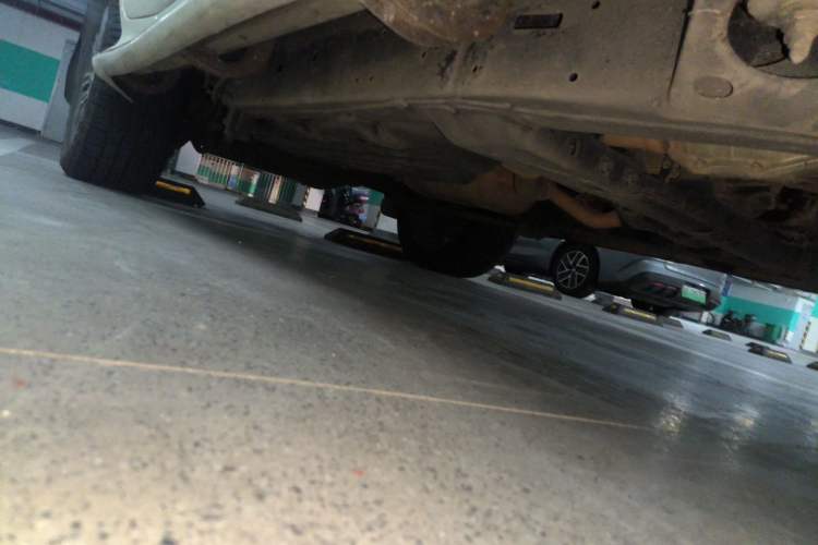 Used Toyota Land Cruiser 2015 4.0L V6 Middle East Low-Trim Version Chassis Front Right