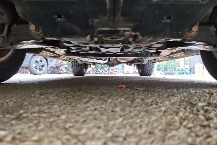 Used Toyota Land Cruiser 2015 4.0L V6 Middle East Low-Trim Version Chassis Front