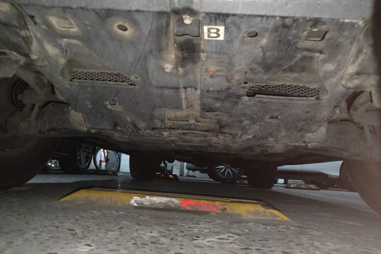 Used Toyota Land Cruiser 2015 4.0L V6 Middle East Low-Trim Version Chassis Front