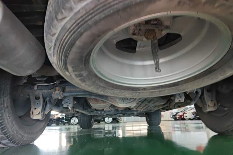 Used Toyota Land Cruiser 2015 4.0L V6 Middle East Low-Trim Version Chassis Rear