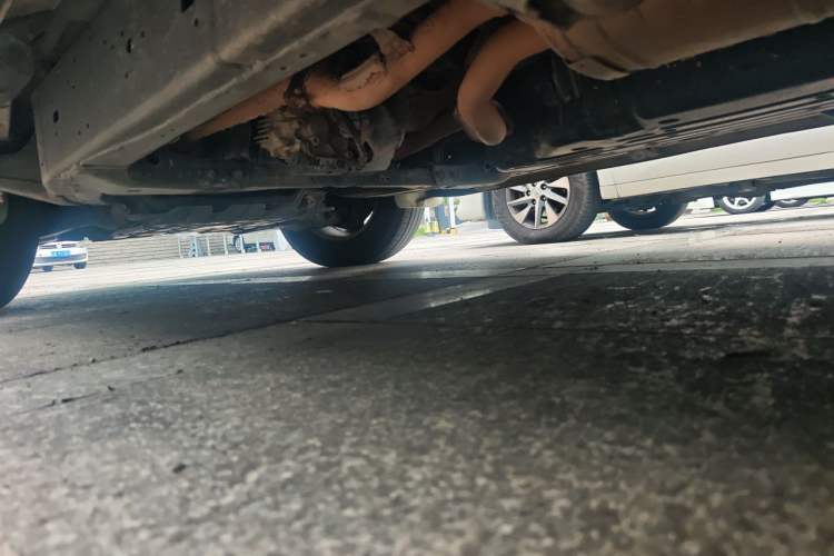 Used Toyota Land Cruiser 2015 4.0L V6 Middle East Low-Trim Version Chassis Rear Left
