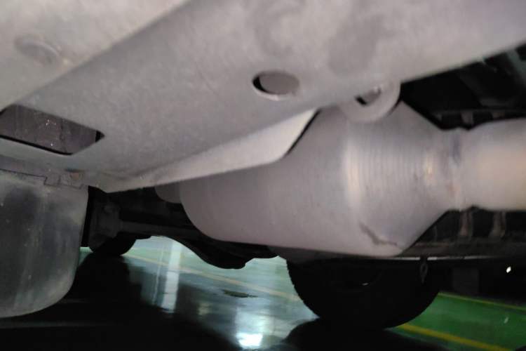 Used Toyota Land Cruiser 2015 4.0L V6 Middle East Low-Trim Version Chassis Rear Left