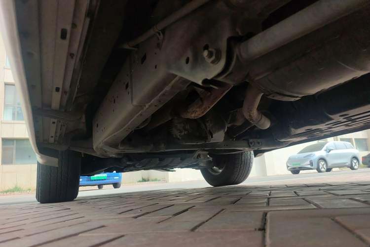 Used Toyota Land Cruiser 2015 4.0L V6 Middle East Low-Trim Version Chassis Rear Left