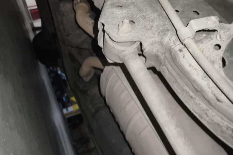 Used Toyota Land Cruiser 2015 4.0L V6 Middle East Low-Trim Version Chassis Rear Left