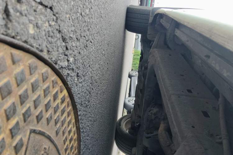 Used Toyota Land Cruiser 2015 4.0L V6 Middle East Low-Trim Version Chassis Rear Left