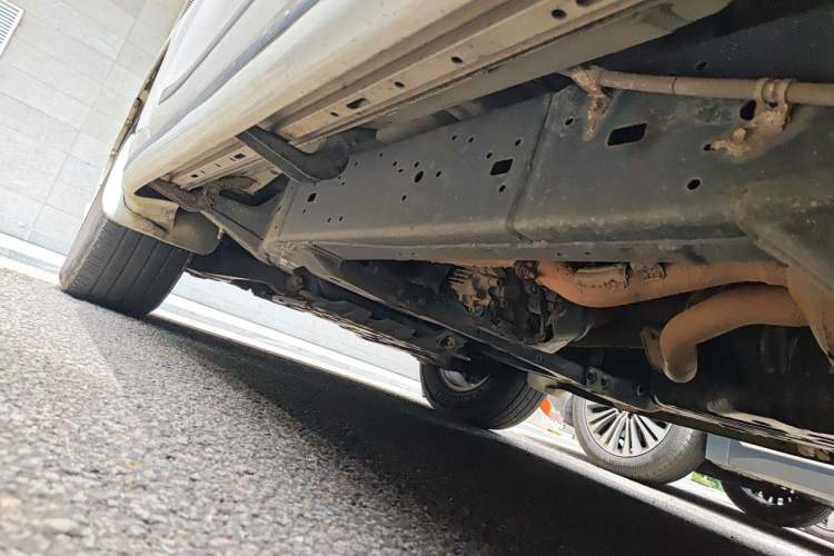 Used Toyota Land Cruiser 2015 4.0L V6 Middle East Low-Trim Version Chassis Rear Left