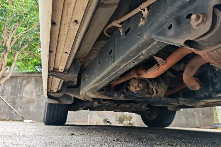 Used Toyota Land Cruiser 2015 4.0L V6 Middle East Low-Trim Version Chassis Rear Left