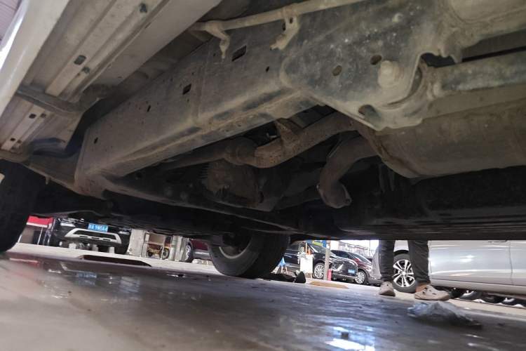 Used Toyota Land Cruiser 2015 4.0L V6 Middle East Low-Trim Version Chassis Rear Left
