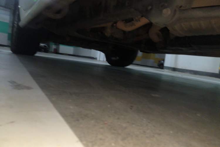 Used Toyota Land Cruiser 2015 4.0L V6 Middle East Low-Trim Version Chassis Rear Left