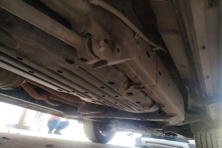 Used Toyota Land Cruiser 2015 4.0L V6 Middle East Low-Trim Version Chassis Rear Right