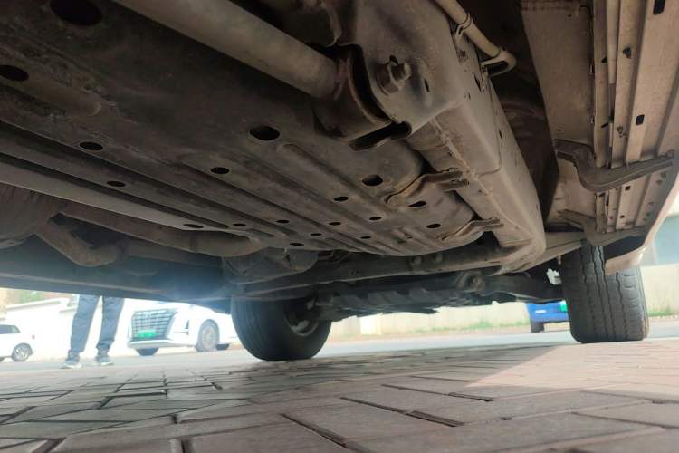 Used Toyota Land Cruiser 2015 4.0L V6 Middle East Low-Trim Version Chassis Rear Right