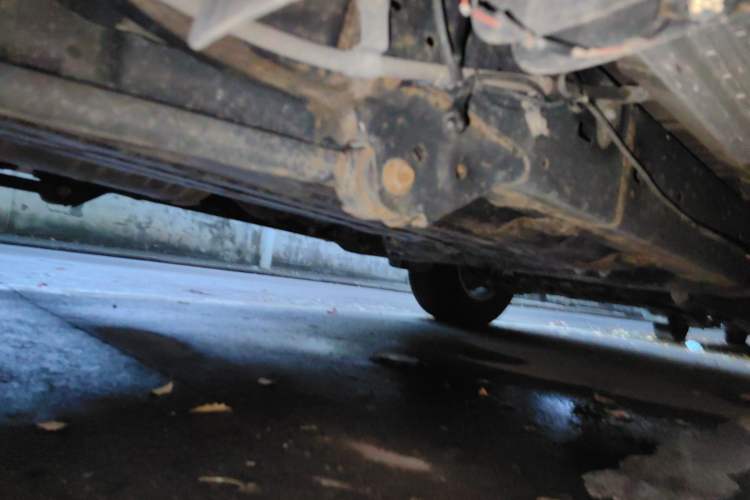 Used Toyota Land Cruiser 2015 4.0L V6 Middle East Low-Trim Version Chassis Rear Right