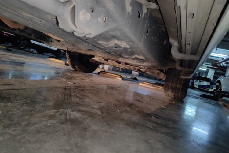 Used Toyota Land Cruiser 2015 4.0L 5-Seater Middle East Version Chassis Rear Right