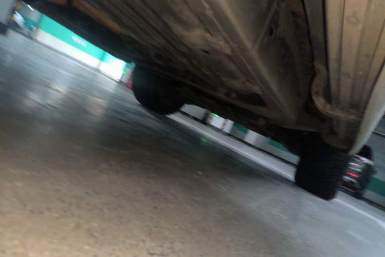 Used Toyota Land Cruiser 2015 4.0L V6 Middle East Low-Trim Version Chassis Rear Right
