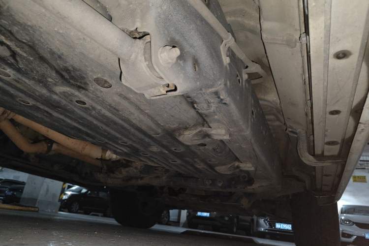 Used Toyota Land Cruiser 2015 4.0L V6 Middle East Low-Trim Version Chassis Rear Right