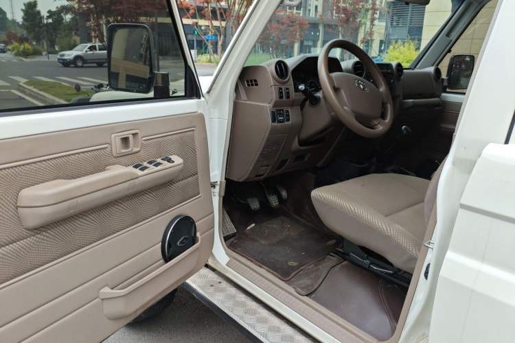 Used Toyota Land Cruiser  Driver Seat
