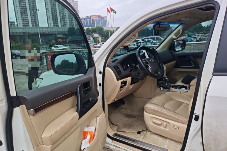 Used Toyota Land Cruiser 2015 4.0L VX-R 8-Seater Middle East Version Driver Seat