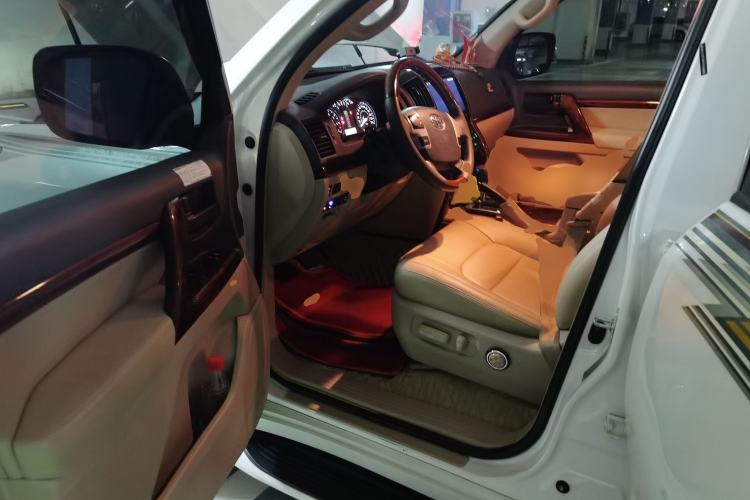 Used Toyota Land Cruiser 2015 4.0L V6 Middle East Limited Edition Driver Seat