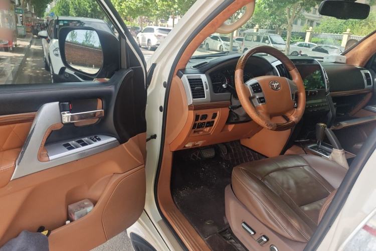 Used Toyota Land Cruiser 2015 4.0L 5-Seater Middle East Version Driver Seat