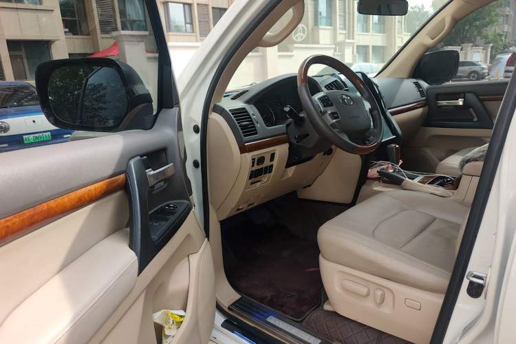 Used Toyota Land Cruiser 2015 4.0L V6 Middle East Low-Trim Version Driver Seat