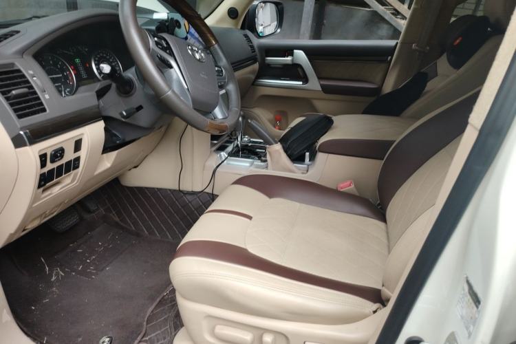 Used Toyota Land Cruiser 2015 4.0L V6 Middle East Low-Trim Version Driver Seat