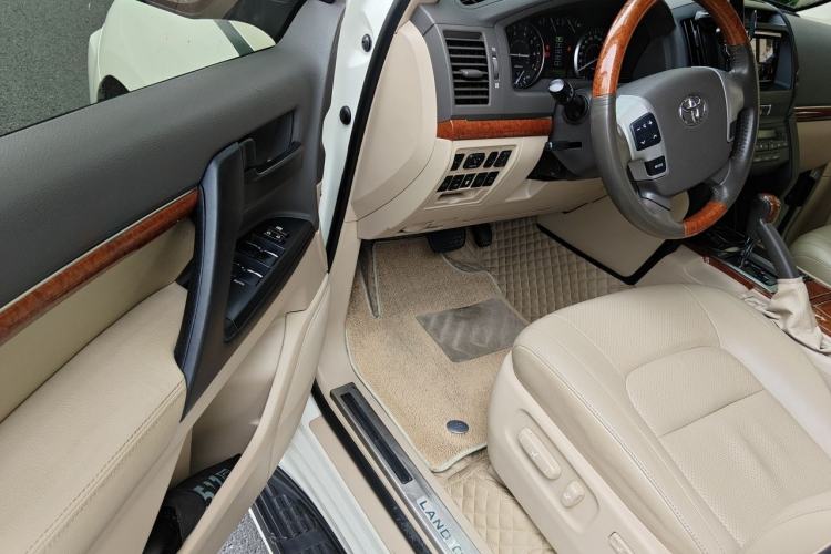 Used Toyota Land Cruiser 2015 4.0L V6 Middle East Limited Edition Driver Seat