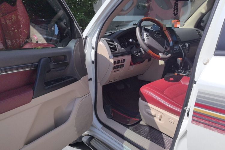 Used Toyota Land Cruiser 2015 4.0L V6 Middle East Limited Edition Driver Seat
