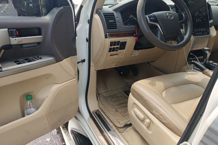 Used Toyota Land Cruiser 2015 4.0L V6 Middle East Limited Edition Driver Seat