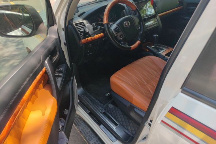Used Toyota Land Cruiser 2015 4.0L 5-Seater Middle East Version Driver Seat