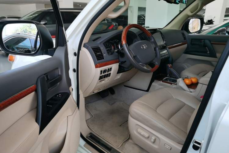 Used Toyota Land Cruiser 2015 4.6L V8 Low-Power Version Middle East Edition Driver Seat