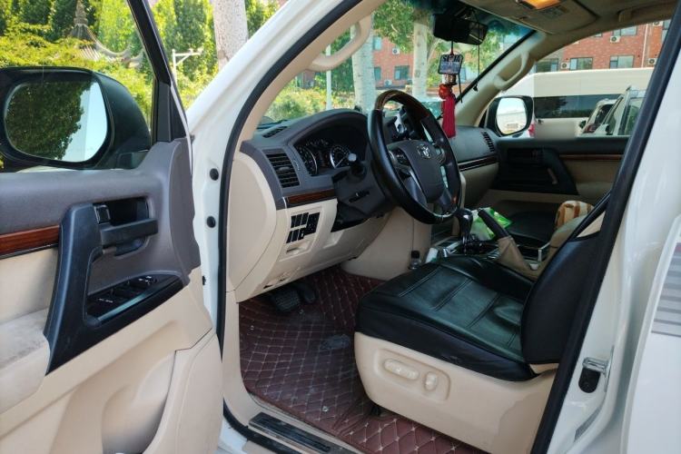 Used Toyota Land Cruiser 2015 4.0L V6 Middle East Limited Edition Driver Seat