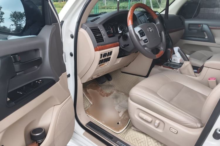 Used Toyota Land Cruiser 2015 4.0L V6 Middle East Limited Edition Driver Seat