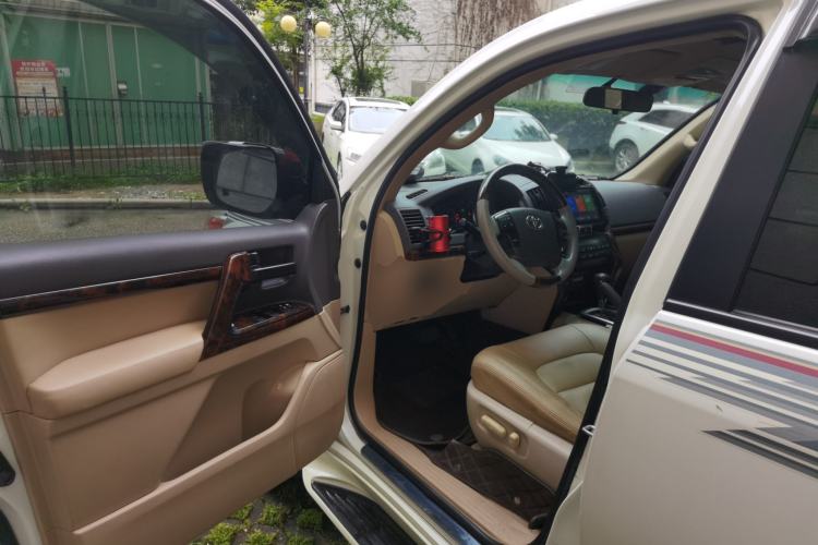 Used Toyota Land Cruiser 2015 4.0L V6 Middle East Low-Trim Version Driver Seat