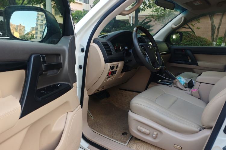 Used Toyota Land Cruiser 2015 4.0L V6 Middle East Low-Trim Version Driver Seat