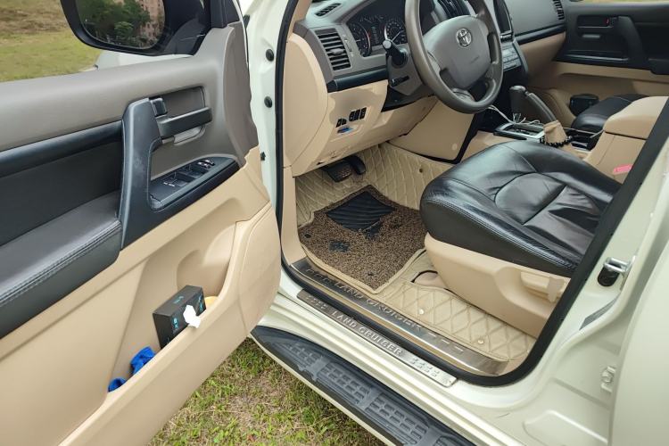 Used Toyota Land Cruiser 2015 4.0L 5-Seater Middle East Version Driver Seat