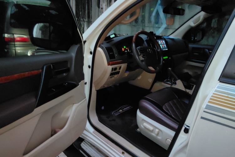 Used Toyota Land Cruiser 2015 4.0L V6 Middle East Low-Trim Version Driver Seat