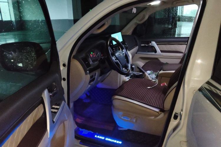 Used Toyota Land Cruiser 2015 4.0L V6 Middle East Low-Trim Version Driver Seat