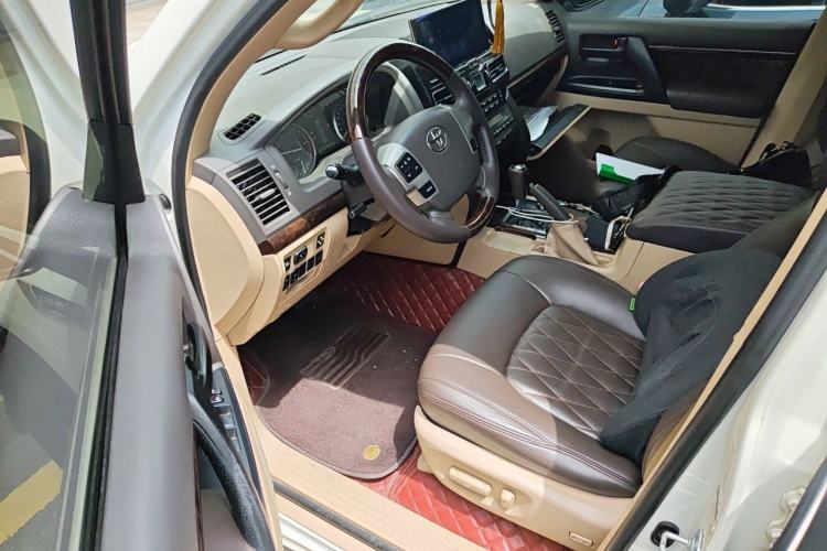 Used Toyota Land Cruiser 2015 4.0L V6 Middle East Low-Trim Version Driver Seat