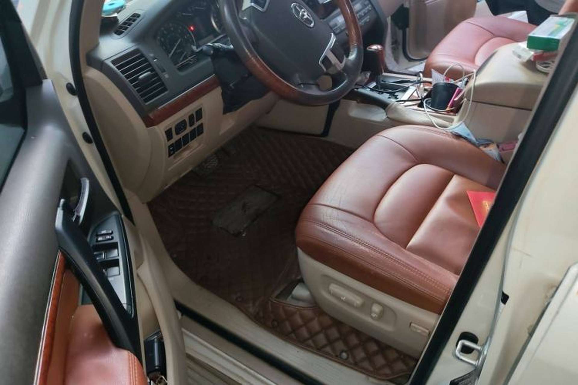 Used Toyota Land Cruiser 2015 4.0L V6 Middle East Limited Edition Driver Seat