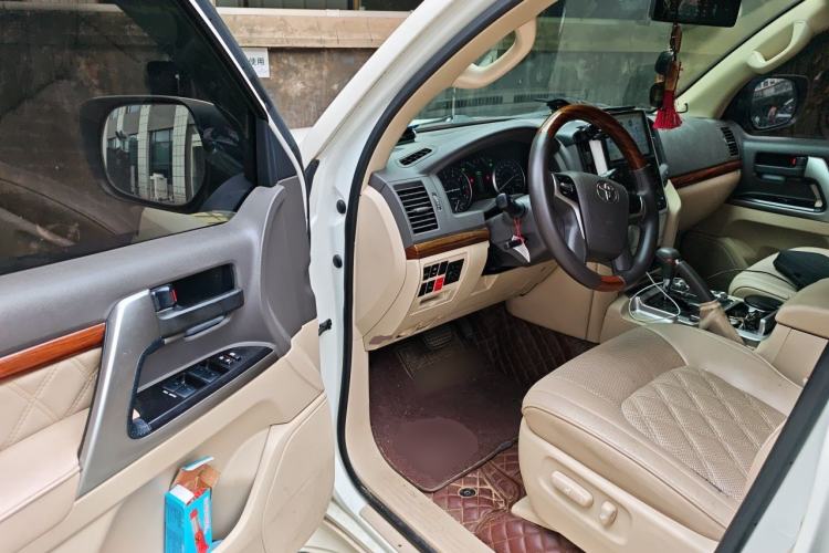 Used Toyota Land Cruiser 2015 4.0L V6 Middle East Low-Trim Version Driver Seat