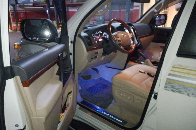 Used Toyota Land Cruiser 2015 4.0L V6 Middle East Limited Edition Driver Seat