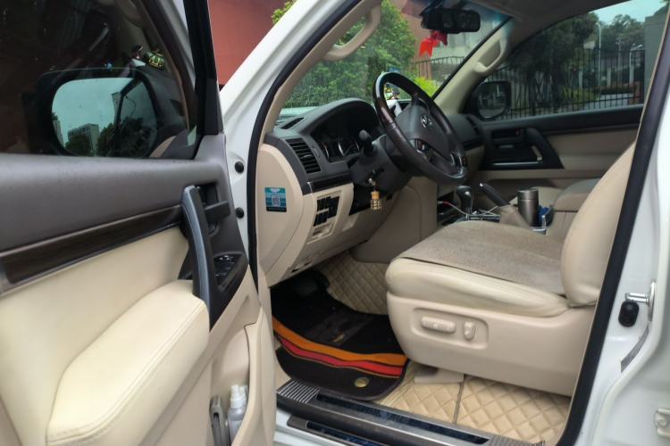 Used Toyota Land Cruiser 2015 4.0L V6 Middle East Low-Trim Version Driver Seat